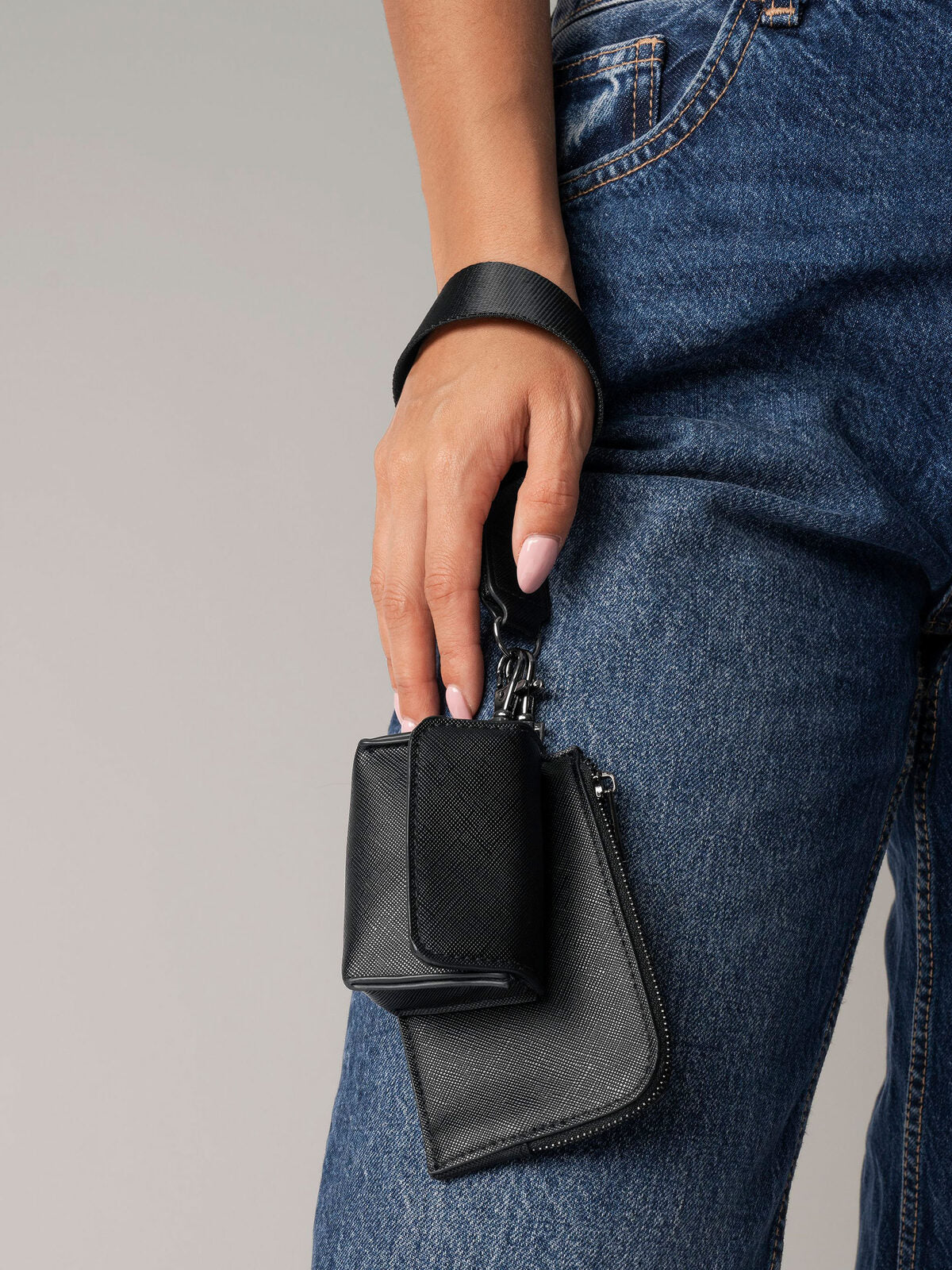 BG748 NUOVO Boutique Pouch Wristlet